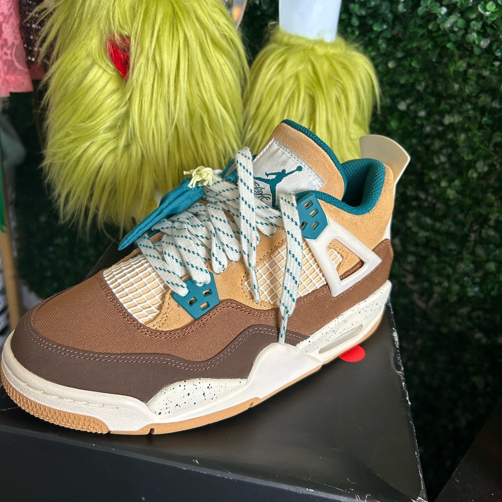 Brand new Jordan 4 Retro size 6Y